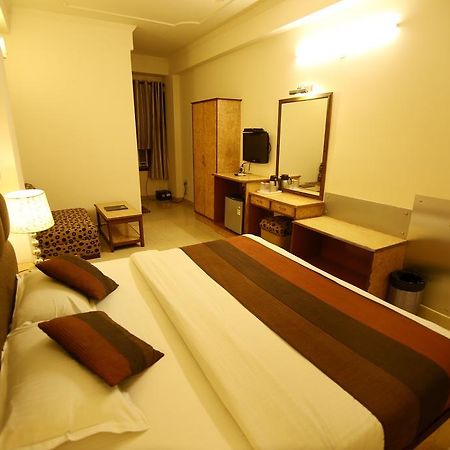 Hotel Parkway Deluxe Nuova Delhi Esterno foto