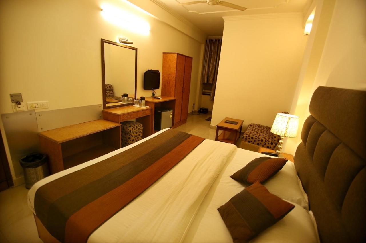 Hotel Parkway Deluxe Nuova Delhi Esterno foto