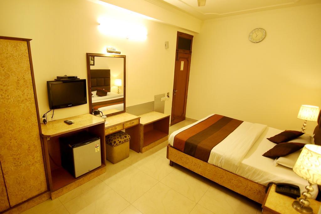 Hotel Parkway Deluxe Nuova Delhi Esterno foto