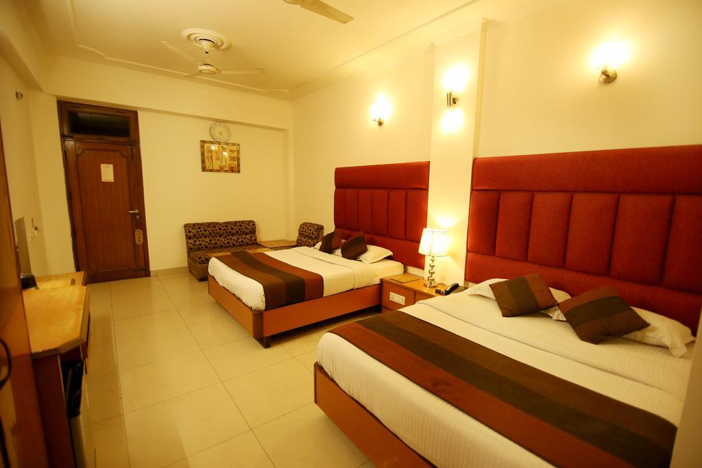 Hotel Parkway Deluxe Nuova Delhi Esterno foto