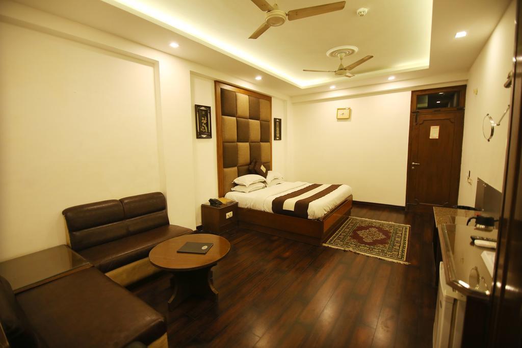 Hotel Parkway Deluxe Nuova Delhi Esterno foto