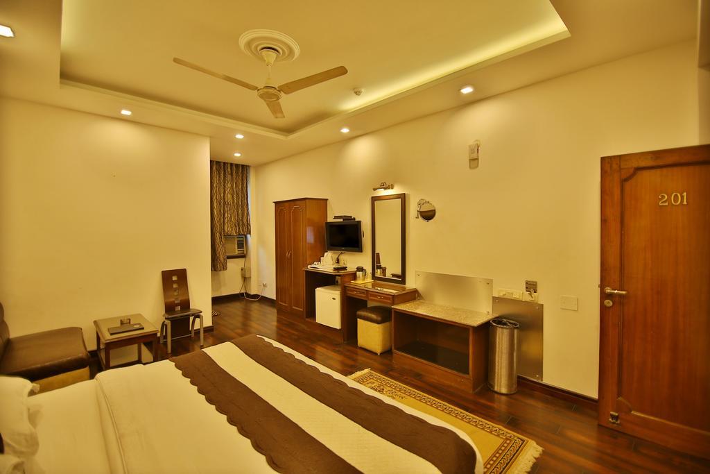 Hotel Parkway Deluxe Nuova Delhi Esterno foto