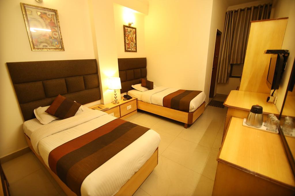 Hotel Parkway Deluxe Nuova Delhi Esterno foto
