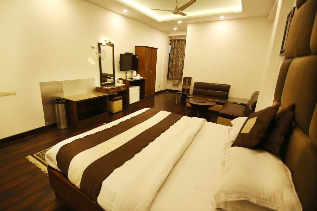 Hotel Parkway Deluxe Nuova Delhi Esterno foto
