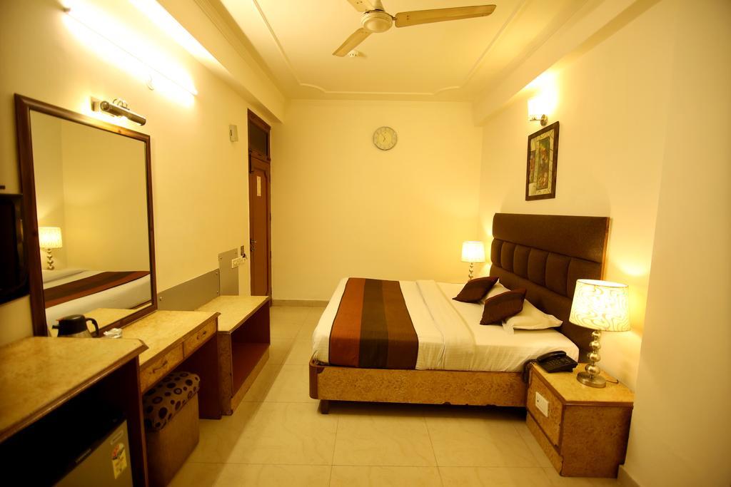 Hotel Parkway Deluxe Nuova Delhi Esterno foto
