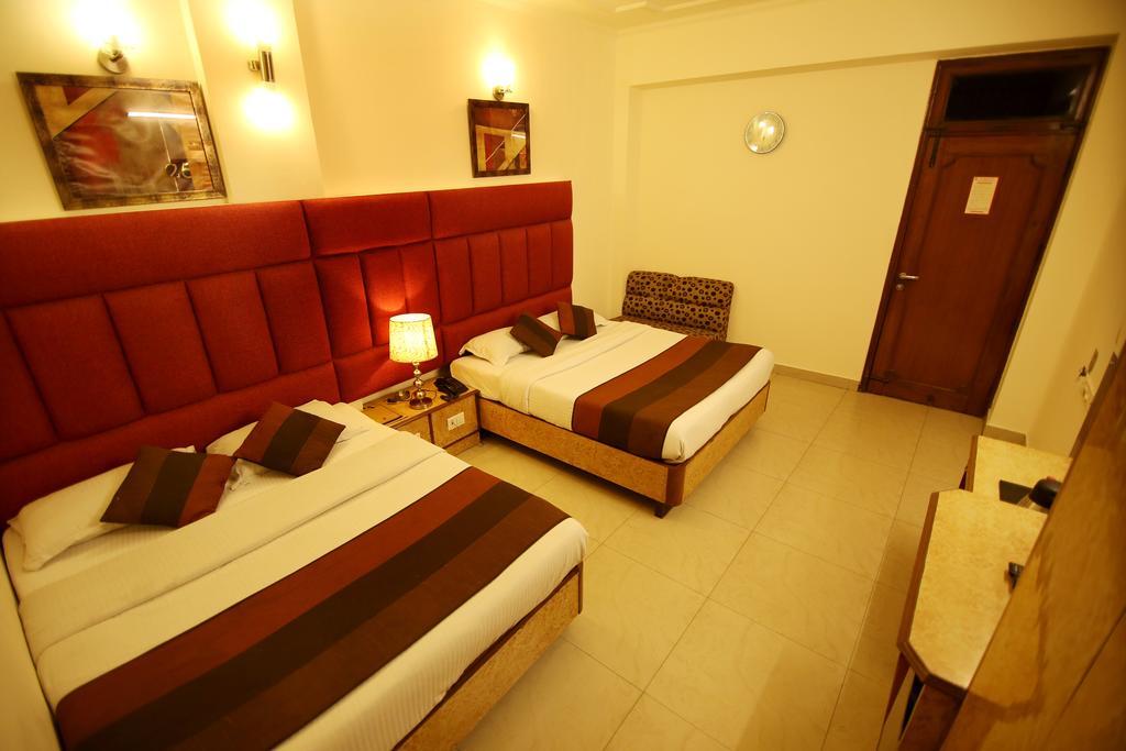 Hotel Parkway Deluxe Nuova Delhi Esterno foto