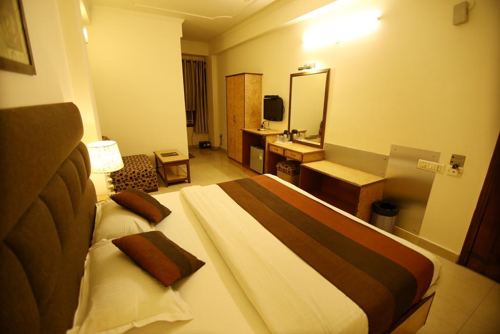 Hotel Parkway Deluxe Nuova Delhi Esterno foto