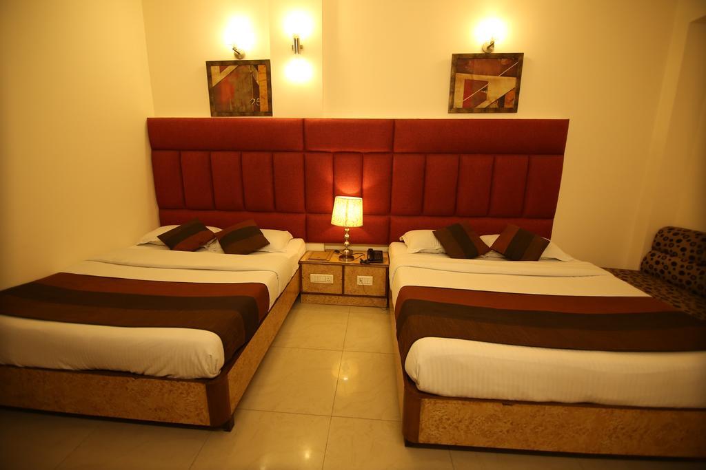 Hotel Parkway Deluxe Nuova Delhi Esterno foto