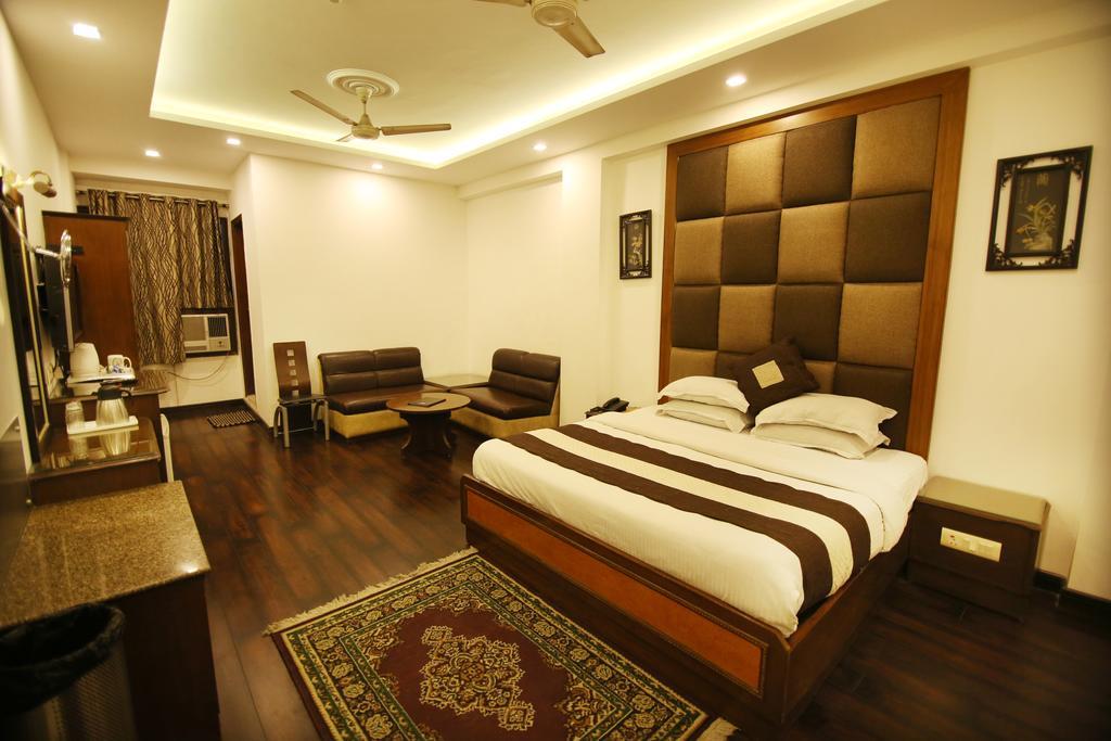 Hotel Parkway Deluxe Nuova Delhi Esterno foto