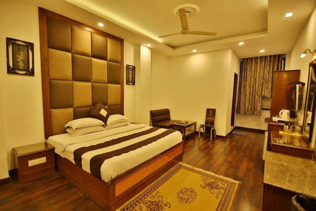 Hotel Parkway Deluxe Nuova Delhi Esterno foto