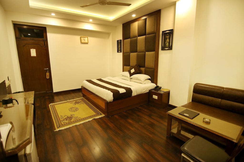 Hotel Parkway Deluxe Nuova Delhi Esterno foto
