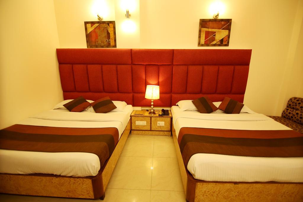 Hotel Parkway Deluxe Nuova Delhi Esterno foto