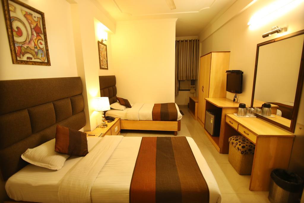 Hotel Parkway Deluxe Nuova Delhi Esterno foto