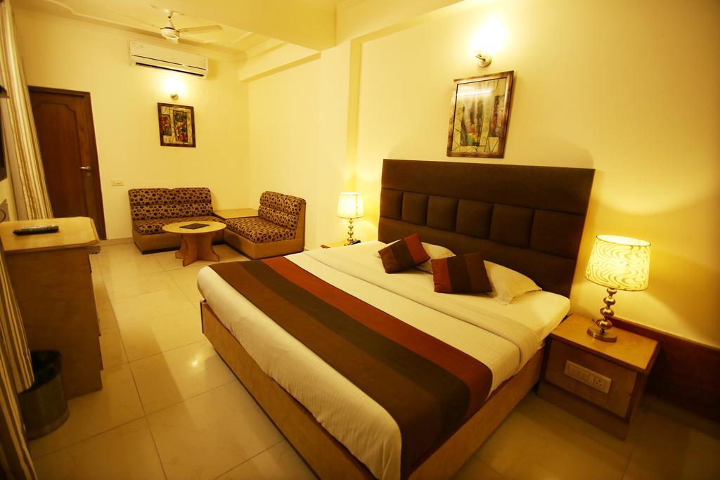 Hotel Parkway Deluxe Nuova Delhi Esterno foto