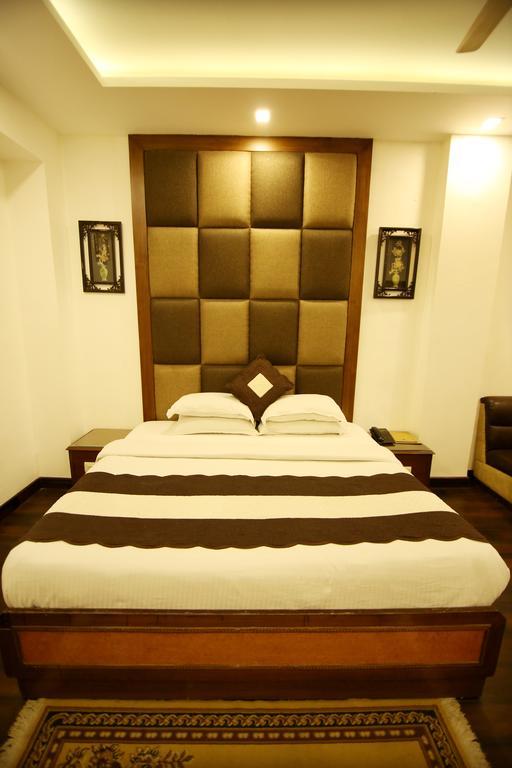 Hotel Parkway Deluxe Nuova Delhi Esterno foto