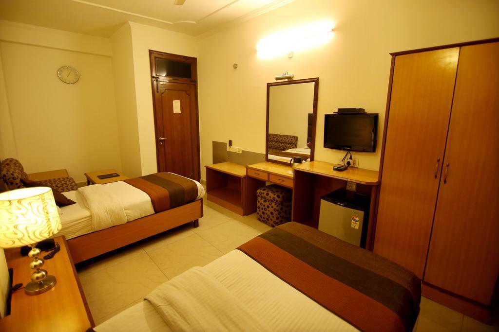 Hotel Parkway Deluxe Nuova Delhi Esterno foto