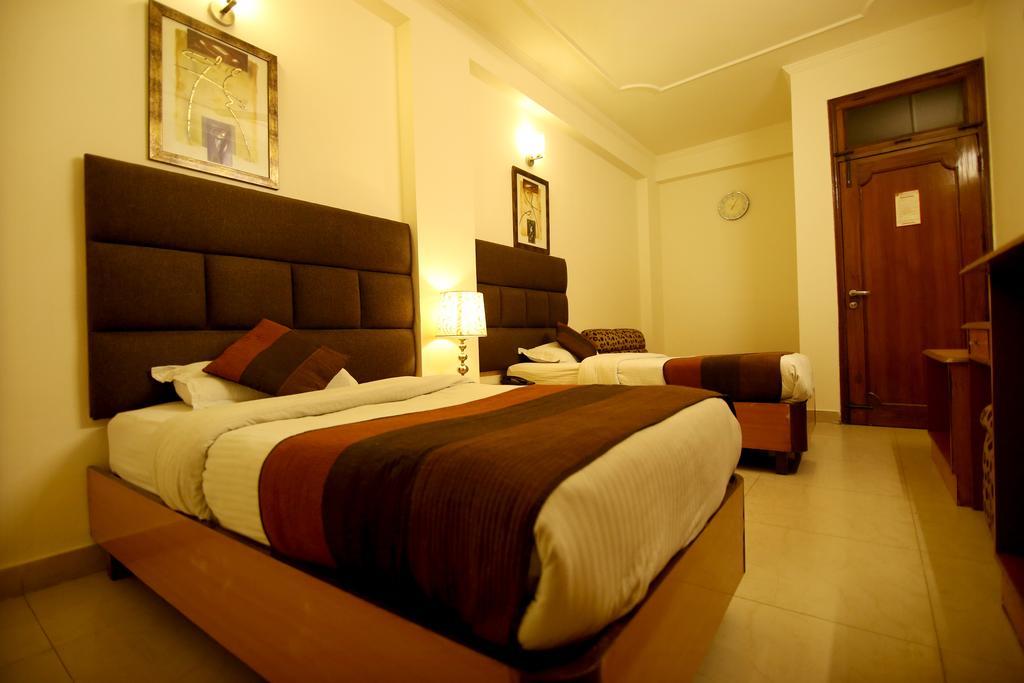 Hotel Parkway Deluxe Nuova Delhi Esterno foto