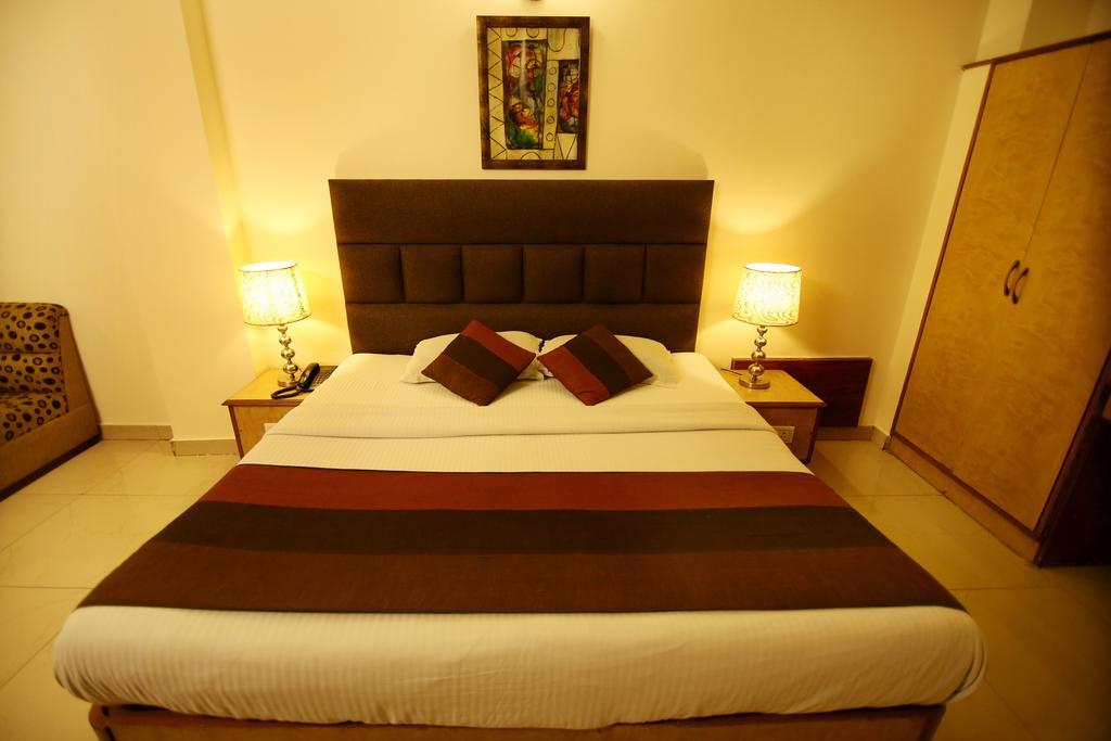 Hotel Parkway Deluxe Nuova Delhi Esterno foto