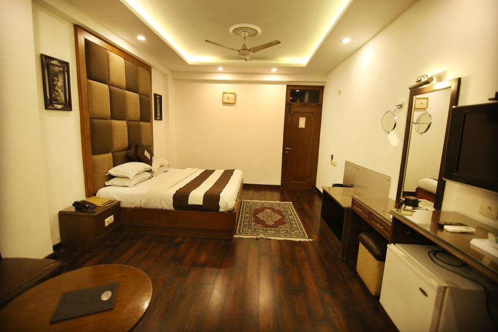 Hotel Parkway Deluxe Nuova Delhi Esterno foto
