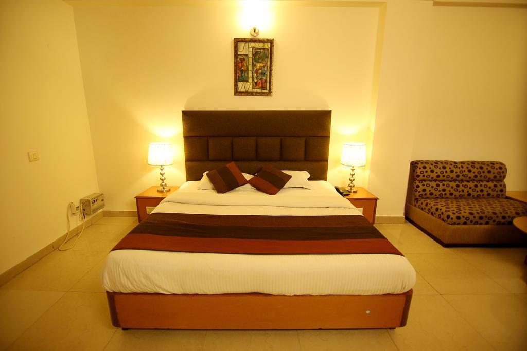 Hotel Parkway Deluxe Nuova Delhi Esterno foto