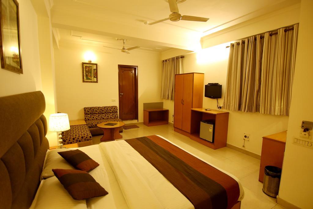 Hotel Parkway Deluxe Nuova Delhi Esterno foto