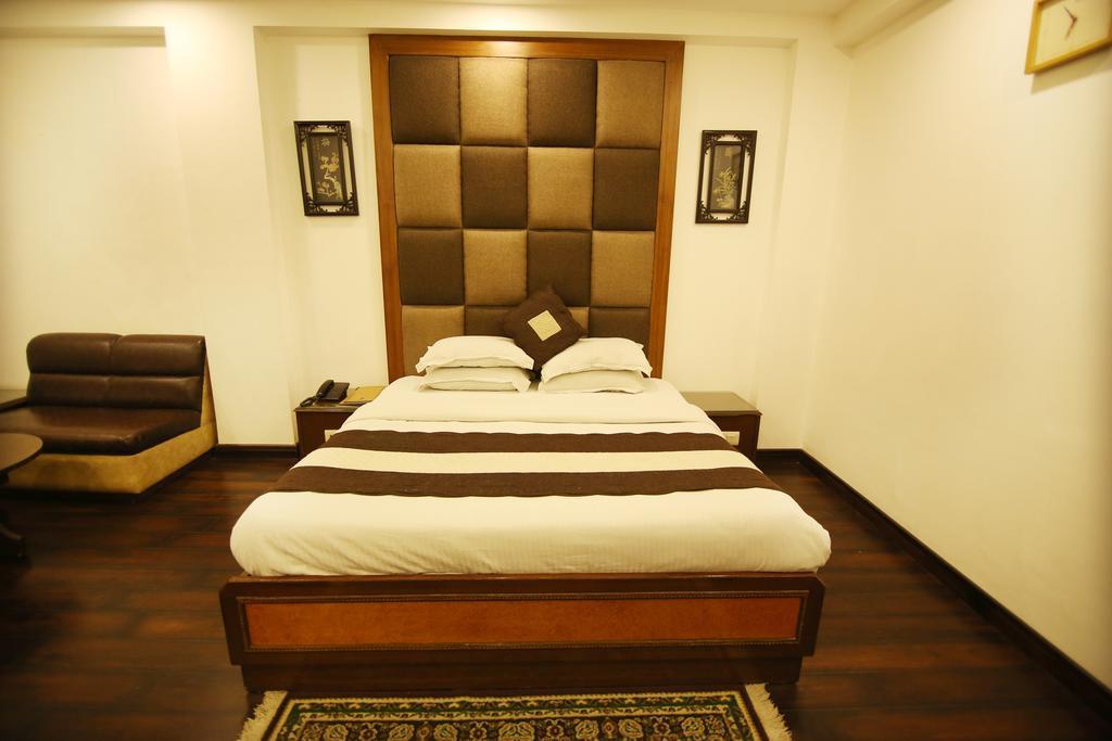 Hotel Parkway Deluxe Nuova Delhi Esterno foto