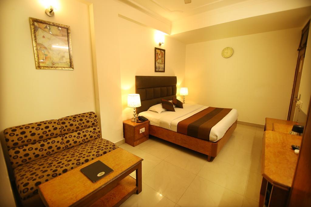 Hotel Parkway Deluxe Nuova Delhi Esterno foto