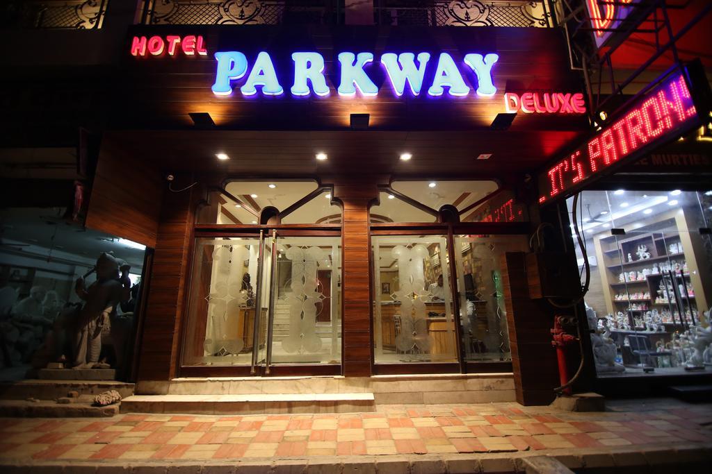 Hotel Parkway Deluxe Nuova Delhi Esterno foto