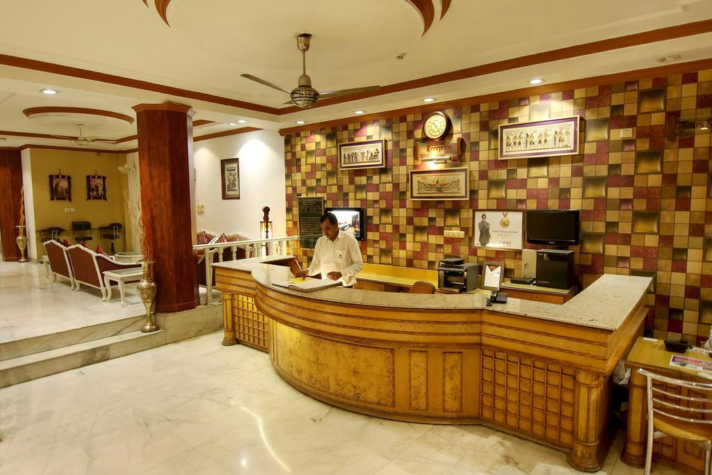 Hotel Parkway Deluxe Nuova Delhi Esterno foto