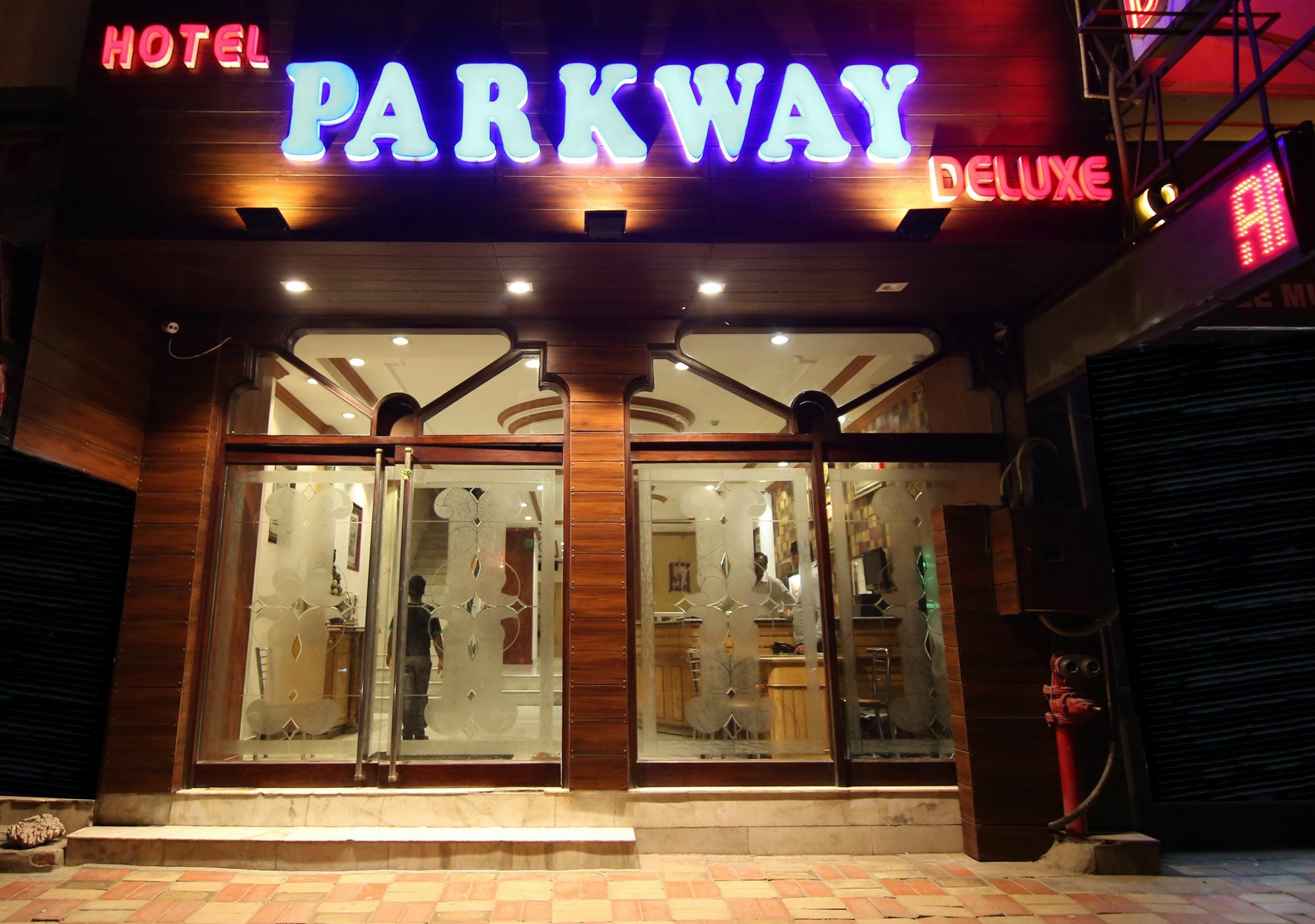 Hotel Parkway Deluxe Nuova Delhi Esterno foto
